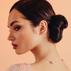 blog_fall_hair_trends_1x1_sleek_bun_240x240.jpg